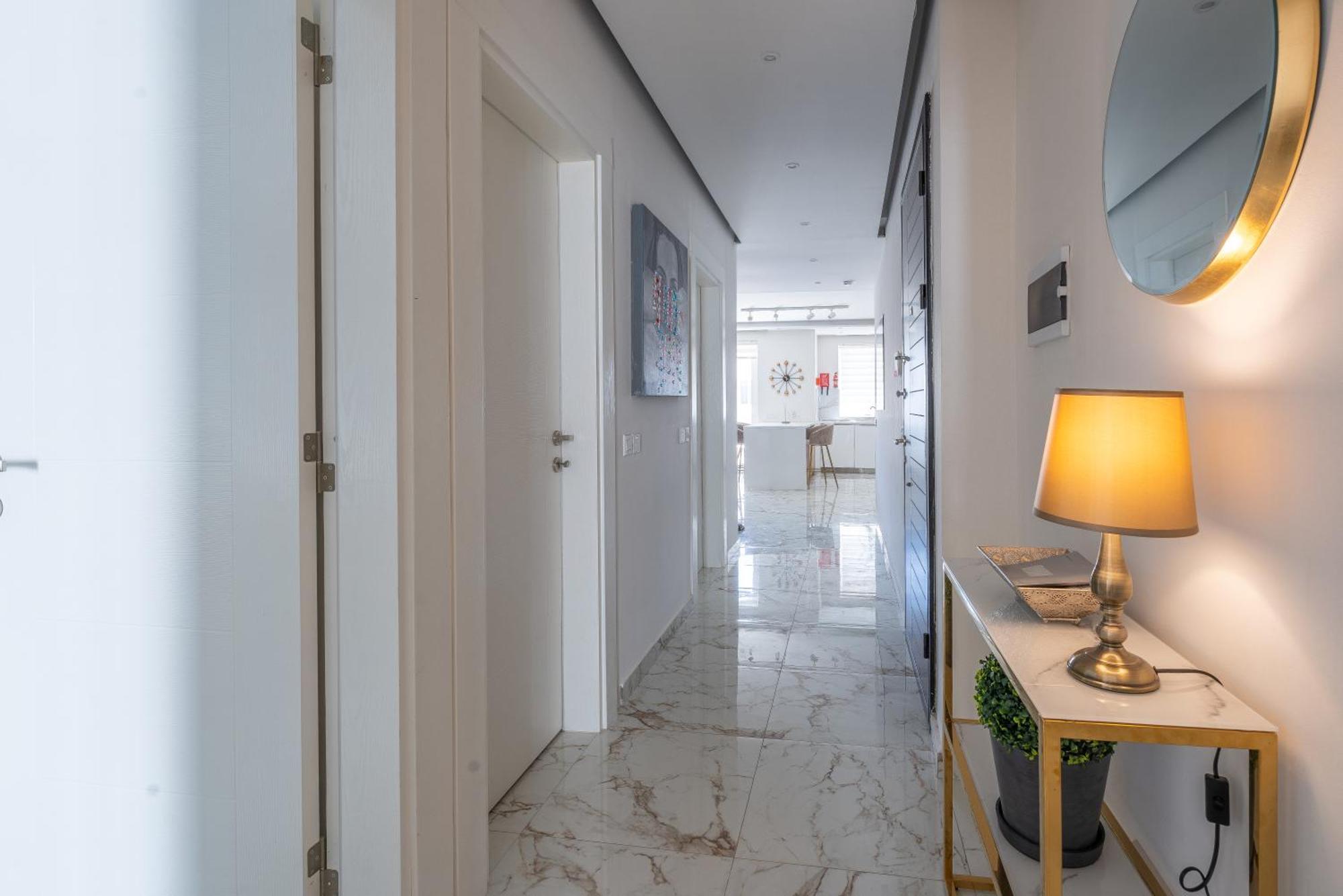 Modern & Luxurious Apartment - Prime Location Сент-Полс-Бей Экстерьер фото