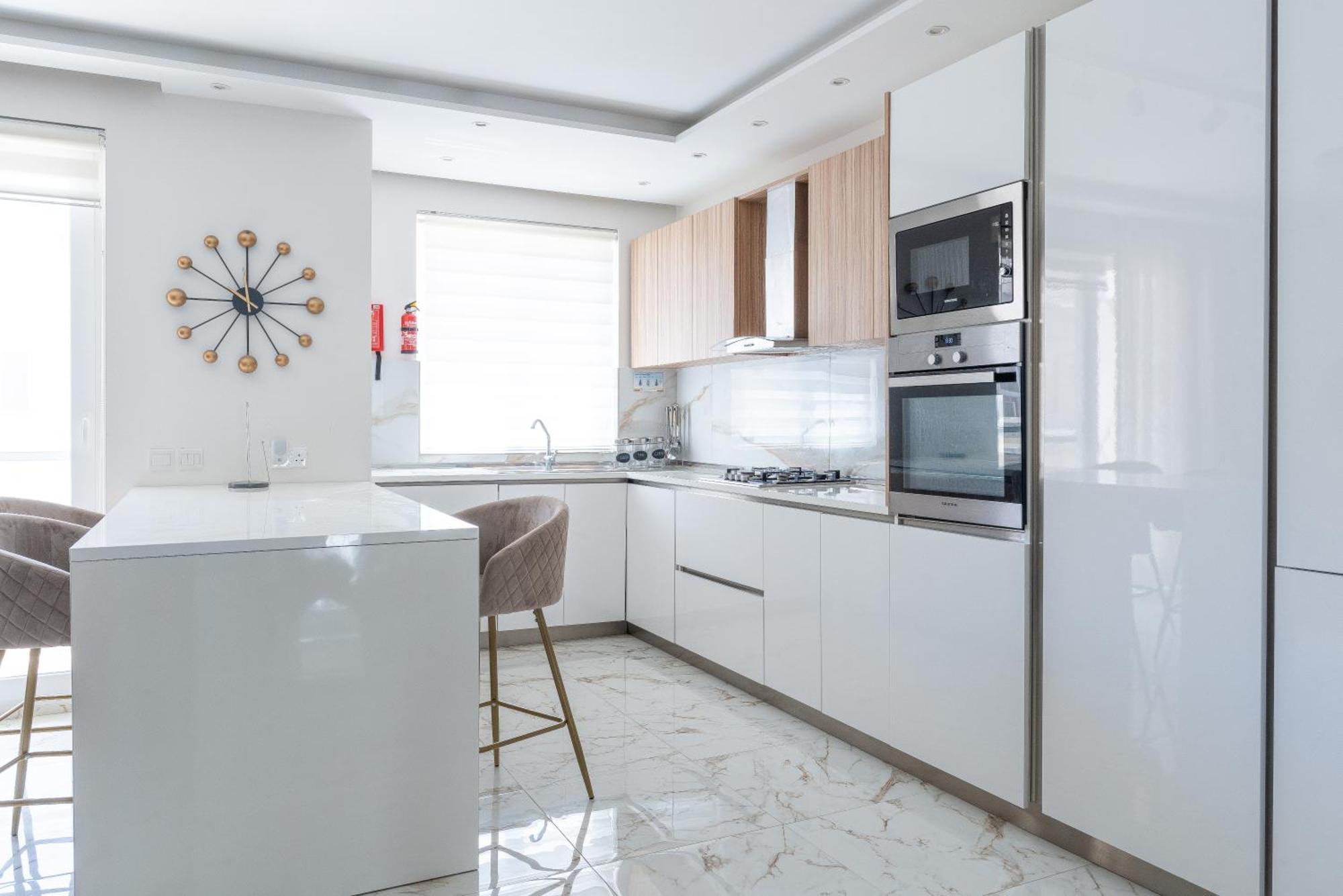 Modern & Luxurious Apartment - Prime Location Сент-Полс-Бей Экстерьер фото