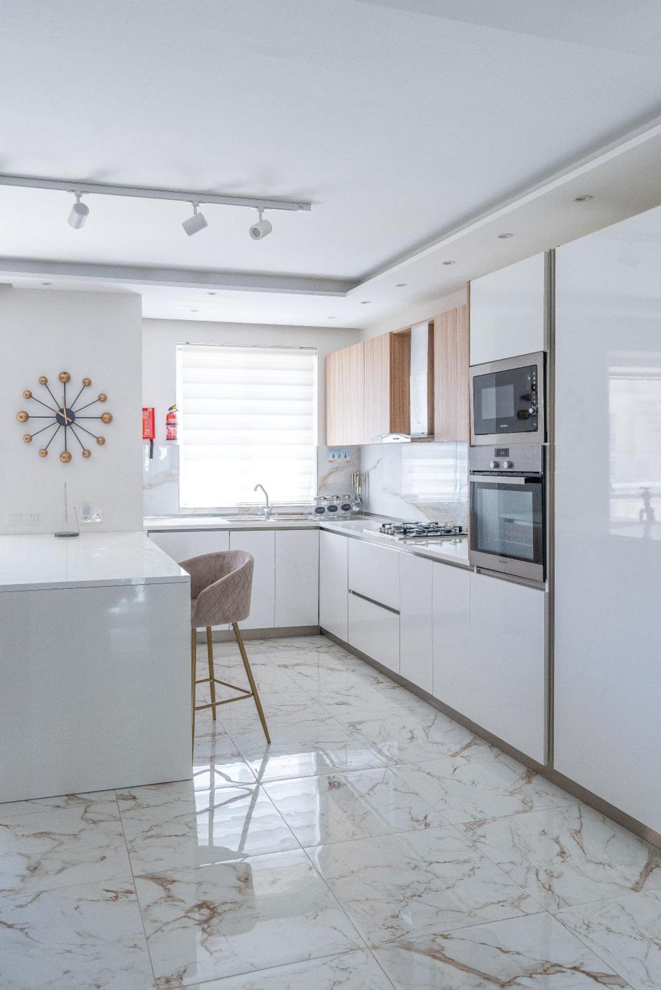 Modern & Luxurious Apartment - Prime Location Сент-Полс-Бей Экстерьер фото